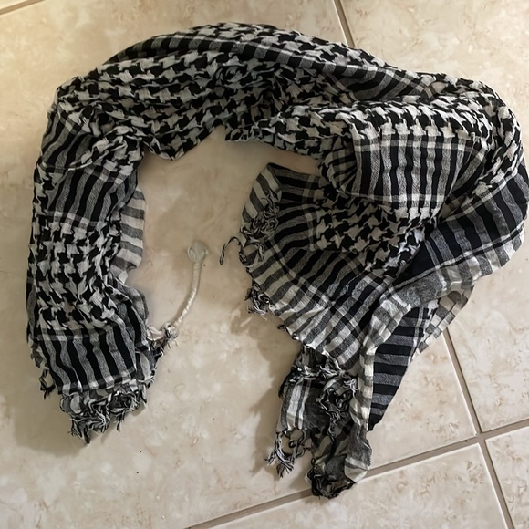 Scarf - Picture 2 of 3